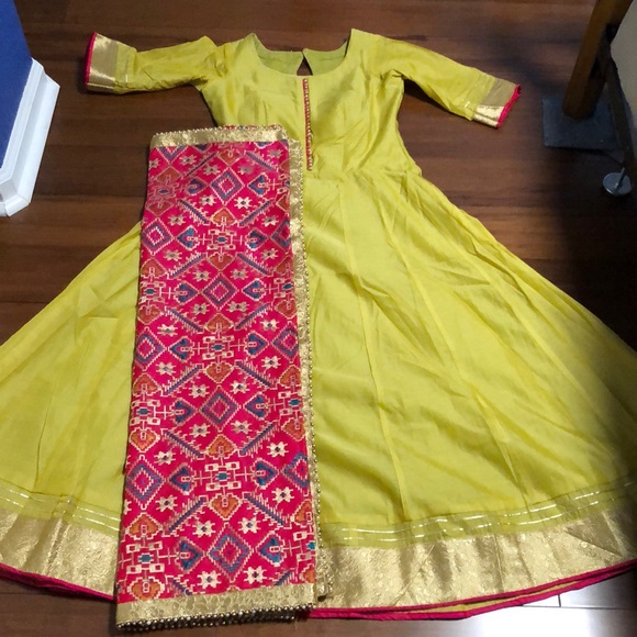 Bollywood indian dress Anarkali style yellow top pink dupatta pink legging pant - Picture 1 of 4